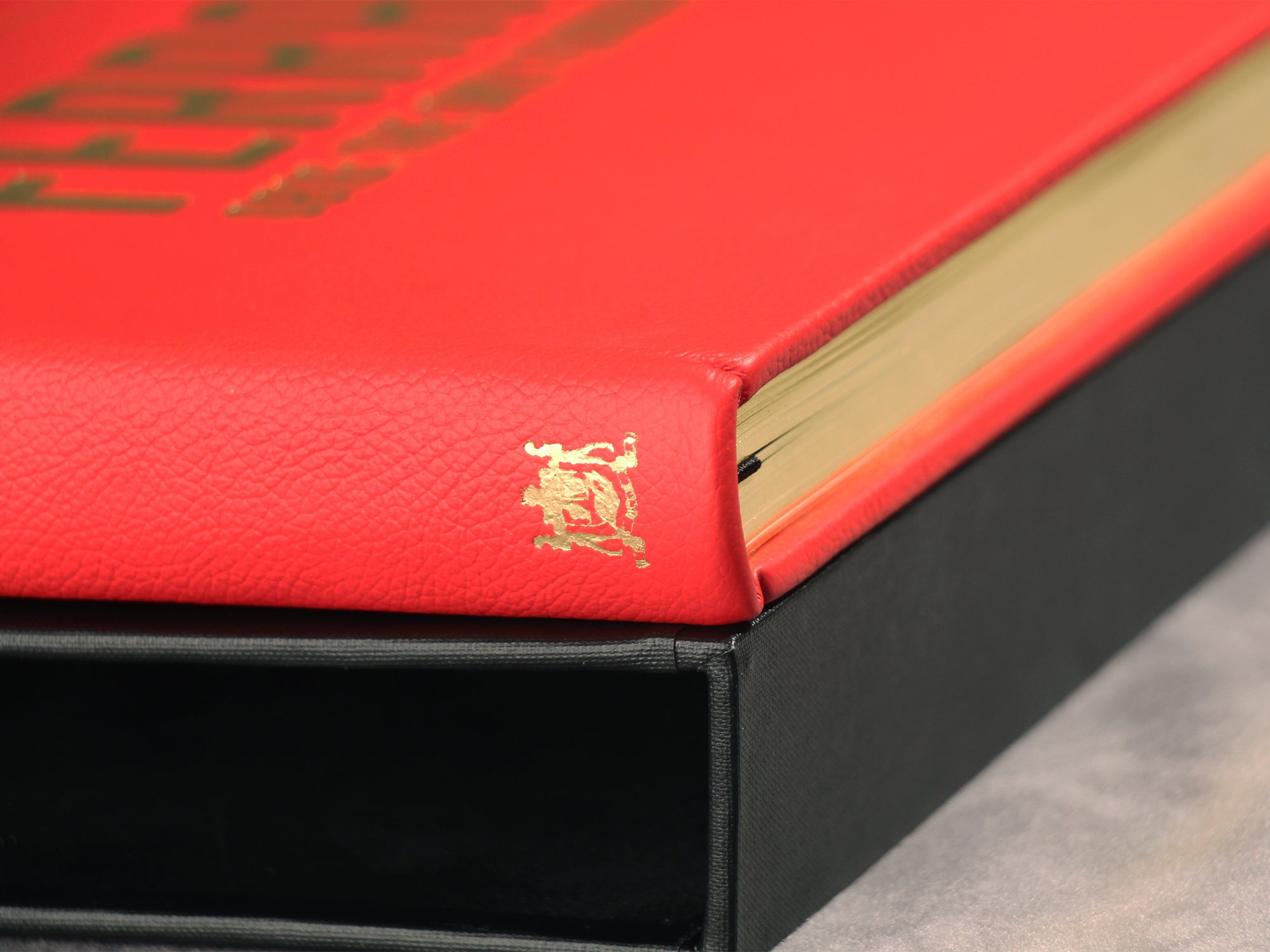 Gilt edging on Ferrari 275 P book
